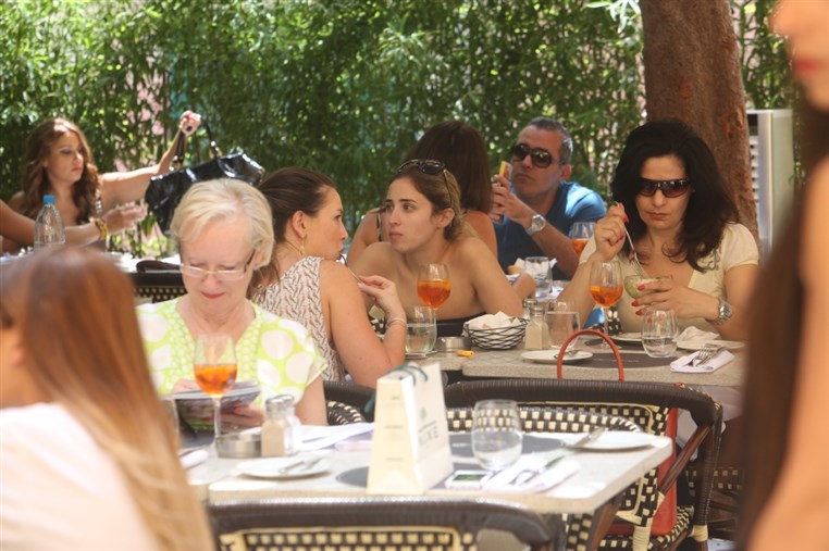 Les Fenetres Media Lunch